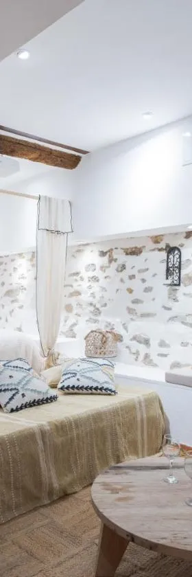 incroyable love room jacuzzi ,Hammam,cinema，位于勒博塞的酒店