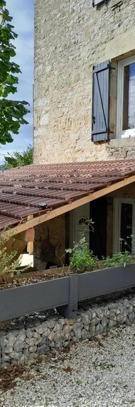 Maison rénové en pierre，位于Crotenay的酒店