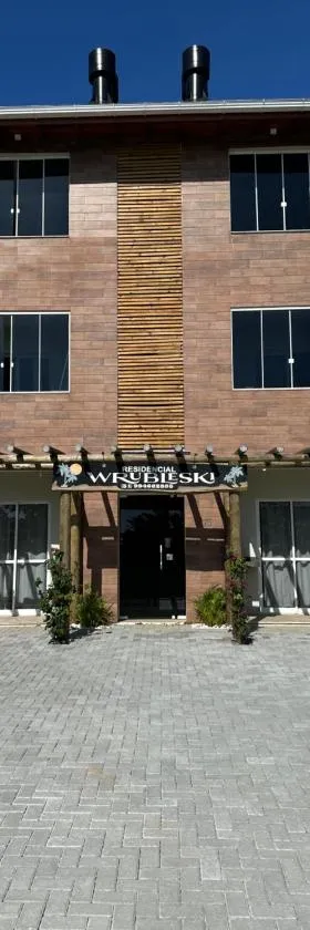 Residencial Wrubleski SC，位于皮涅拉的酒店