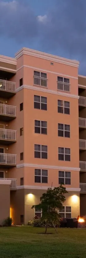 迈尔斯堡萨尼贝尔原住客栈旅馆，位于Truckland的酒店