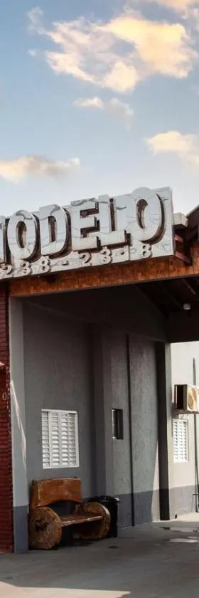 Hotel Modelo Rio Pardo，位于Ribas do Rio Pardo的酒店