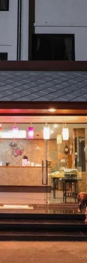 Narai Iyara Palace，位于Ban Sa Maklua的酒店