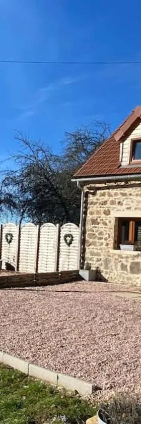 Converted Barn，位于Saint-Merd-la-Breuille的酒店