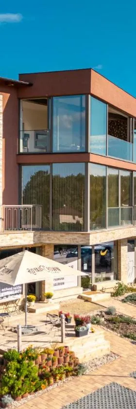 LASKARA Garden Apartment by Prague Forest，位于Nové Jirny的酒店