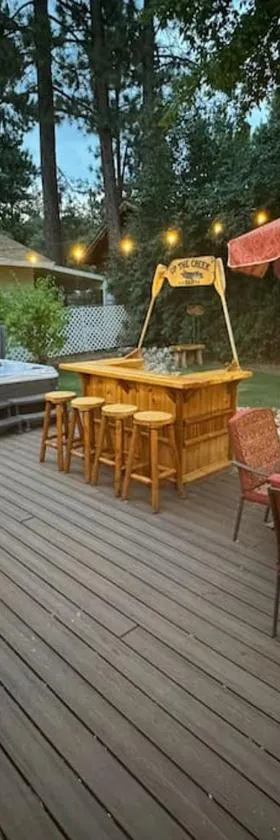 Tranquil Retreat with Fenced Backyard, Hot tub & Bar，位于大贝尔城的酒店