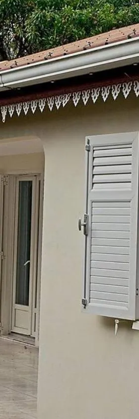 Maison agréable, emplacement idéal，位于Sainte-Suzanne的酒店