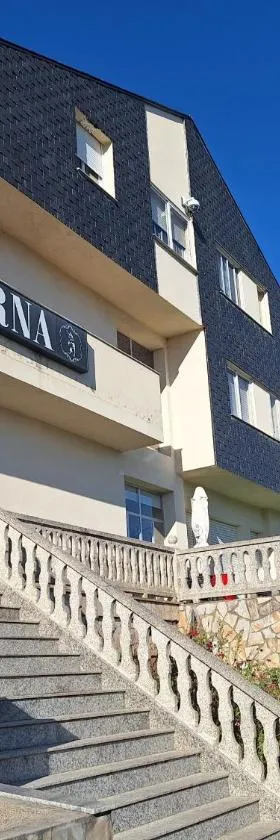 Hotel Berna，位于La Rúa的酒店