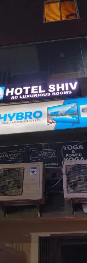 Hotel Shiv，位于印多尔的酒店