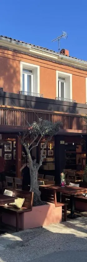 奥斯陶波奇洛斯酒店，位于波克罗勒岛的酒店