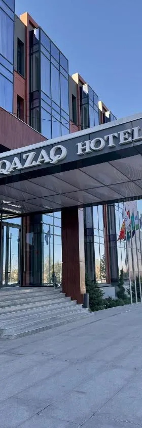 Qazaq Hotel Premium，位于奇姆肯特的酒店
