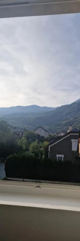 Chez Julie et Julien，位于圣让德莫里耶讷的酒店