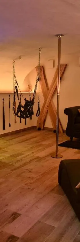 Gîte érotique avec spa privatif，位于Donzère的酒店
