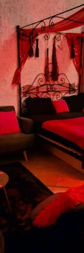 Duplex Love Room & Spa，位于Tourves的酒店