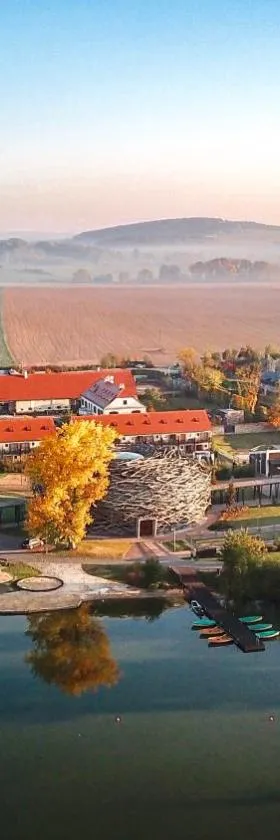 Resort Čapí Hnízdo，位于Olbramovice的酒店