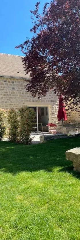 La Grangerie - Maison en pierre centre village，位于Arbonne-la-Foret的酒店