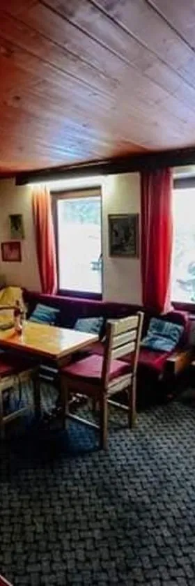 Čarobna Kuća Jahorina，位于亚霍里纳的酒店