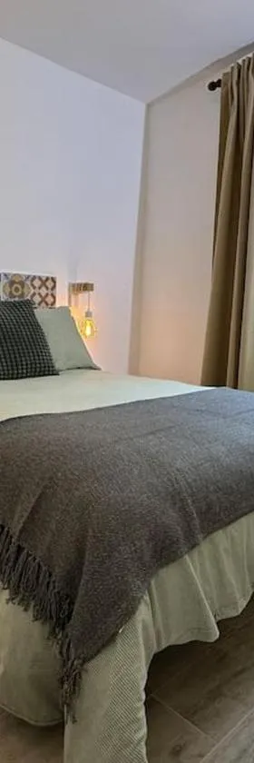 Habitación Sant Jeroni en Casa Camí de les Aigües Monistrol de Montserrat，位于莫尼斯特罗尔的酒店