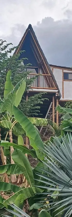 Eco Hotel Campestre Atlantis San Joaquín La Mesa，位于San Joaquín的酒店