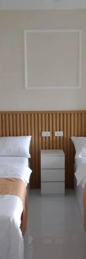 homefortzone Lipa fully interior netflix pool and free parking，位于利帕的酒店