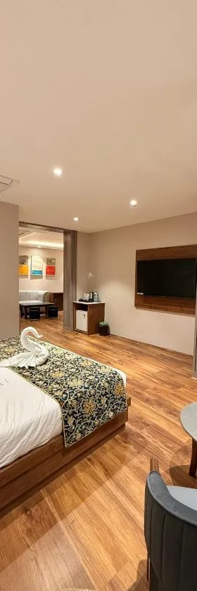 The Olive Hotel Srinagar，位于斯利那加的酒店