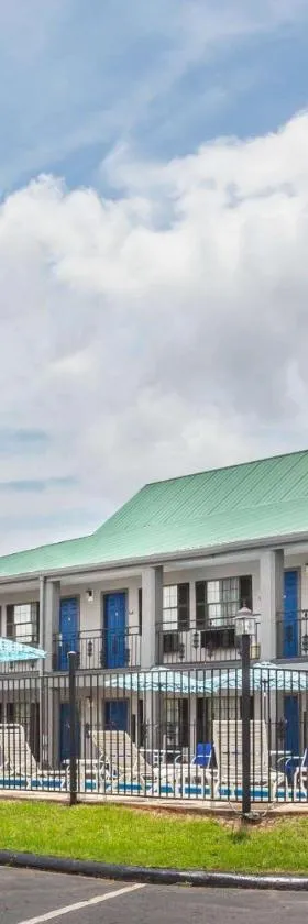 Days Inn by Wyndham Natchitoches，位于纳契托什的酒店