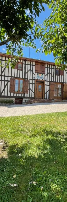 Domaine des deux sapins，位于Voillecomte的酒店