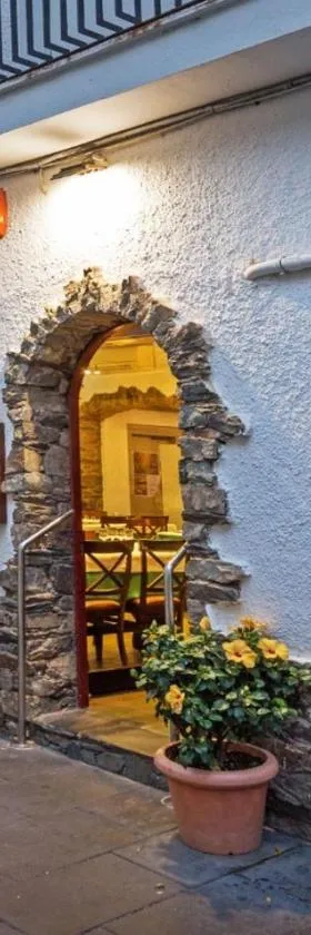 Hostal La Tina，位于德拉塞尔瓦港的酒店