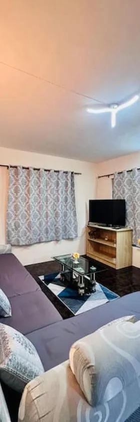 Cozy 4 bedroom apartment in Plaine Magnien，位于普兰马尼恩的酒店