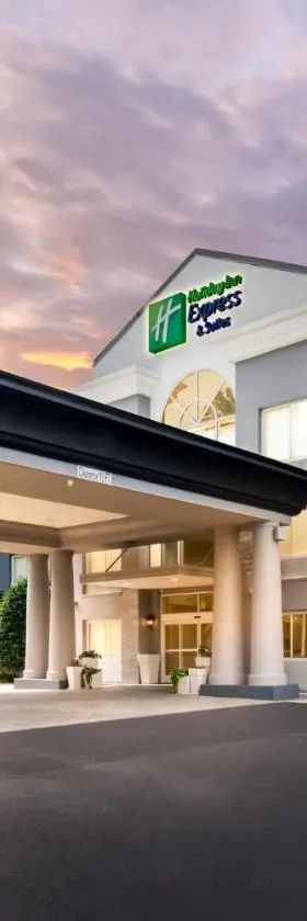 Holiday Inn Express & Suites Sylva / Dillsboro by IHG，位于迪尔斯伯勒的酒店