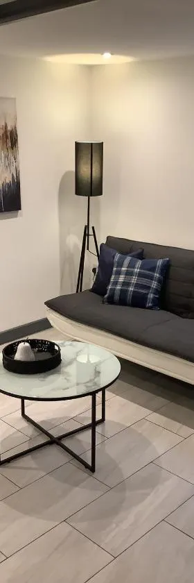 Modern 2 Bed Apartment in Bicester Town Centre，位于比斯特的酒店