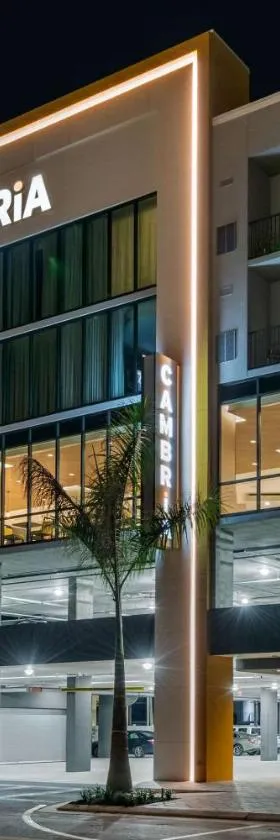 Cambria Hotel St Petersburg-Madeira Beach Marina，位于圣徒皮特海滩的酒店