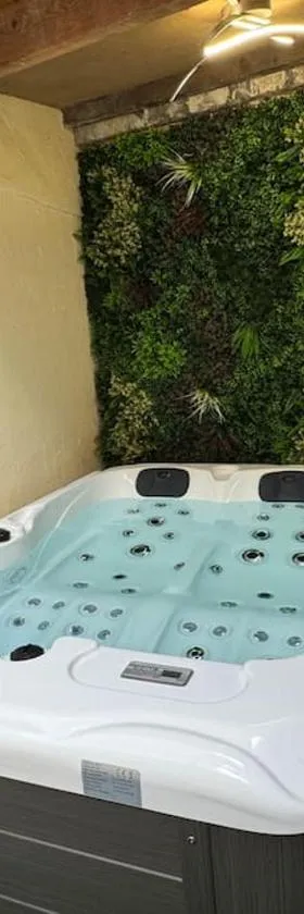 Luxury Room - Havre de paix avec jacuzzi privé，位于巴勒迪克的酒店