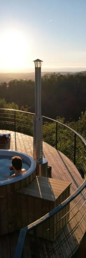 Domaine des Étoiles - Logements Insolites，位于Gillonnay的酒店