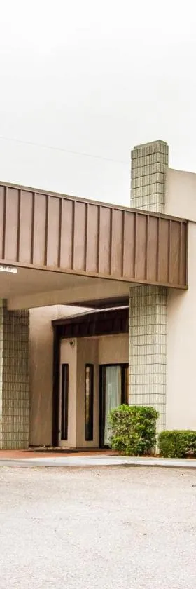 Executive Inn and Suites，位于恩特普赖斯的酒店