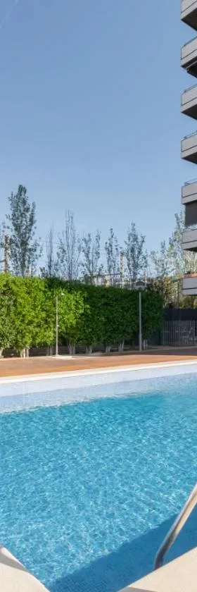 Penthouse with Private Terrace & Pool Access，位于科尔内拉德罗布雷加特的酒店