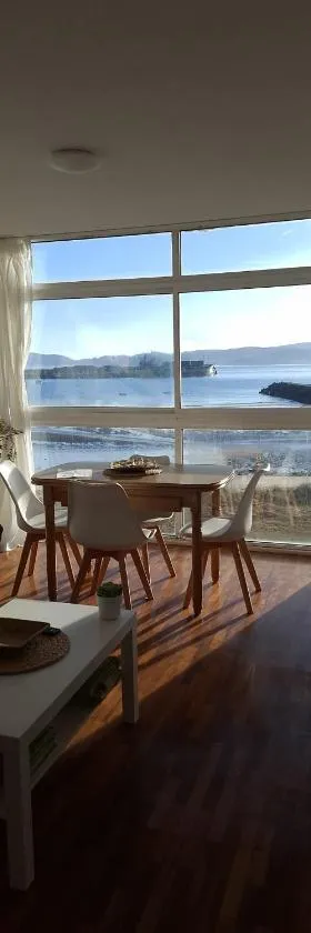 Piso primera línea de playa y vistas al mar en Cariño，位于卡里尼奥的酒店