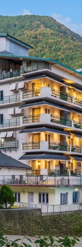 Quality Inn by Lawrence Hotels，位于达兰萨拉的酒店
