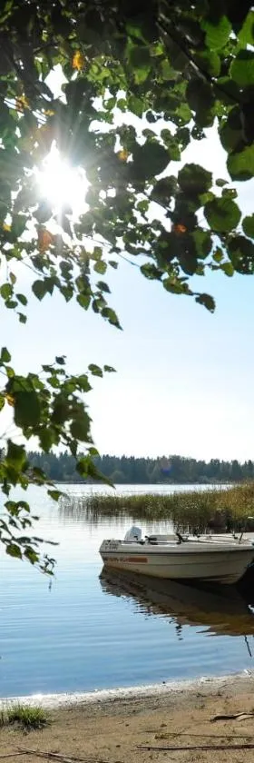 Villa Aurinkoranta Mökki merenrannalla!，位于拉赫的酒店