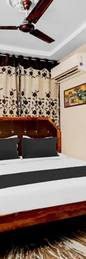 Super Hotel O Adarsh Nagar Near Kavya Hospital，位于Pedda Waltair的酒店