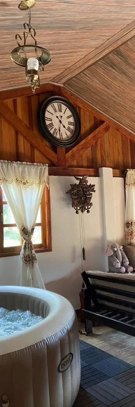 Cabana com Jacuzzi em Guararema，位于瓜拉雷马的酒店