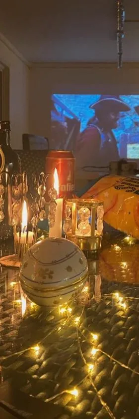 Sjöutsikt, Röd trästuga med traditionellt yttre Skandinavisk, modernt inre och alla bekvämligheter, Sol hela dagen på stora altanen, Tryggt, Vinterbonat, Fiske, Båt，位于Skinnskatteberg的酒店