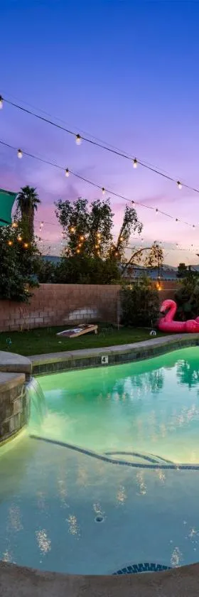 Casa Desert Muse with Heated Pool Spa Firepit Mini Golf and Games，位于印地欧的酒店