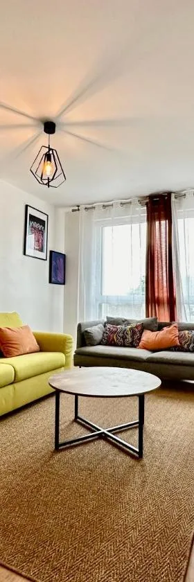 Charmant 2 Pièces avec Parking Près de Paris by Immo Kit BNB，位于拉库尔讷夫的酒店
