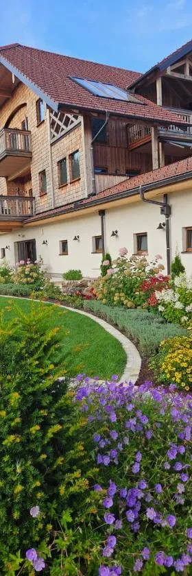 Rosenhof Salzburger Seenland，位于施特拉斯瓦尔兴的酒店