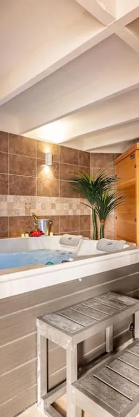 L'Évasion Sauna & Spa，位于圣朗贝尔达勒邦的酒店