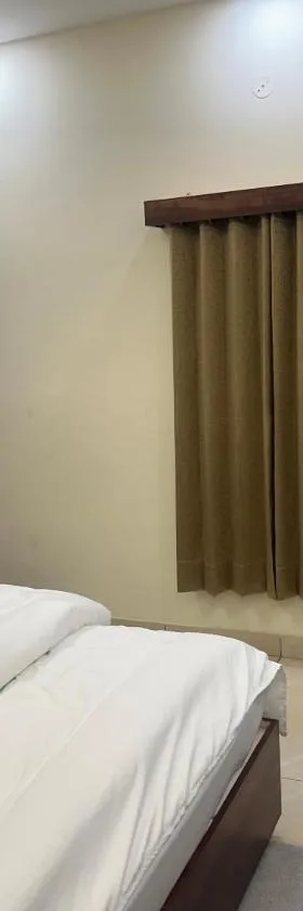 SS Farms Hotel & Resort I Couple Friendly Near Jindal Global University I Sonipat，位于索尼帕特的酒店