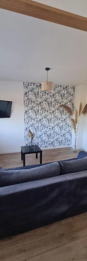 Lumineux appartement F4，位于Trois-Fontaines的酒店