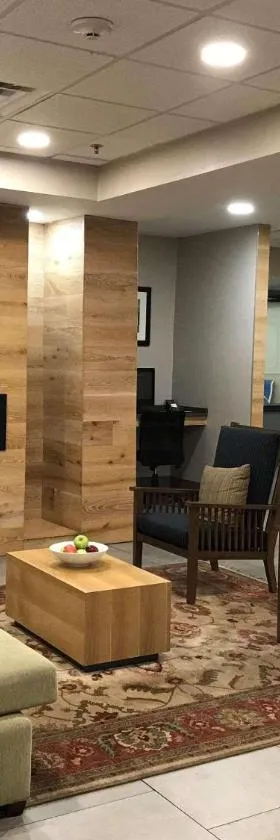 安珀瑞亚乡村套房假日酒店，位于恩波里亚的酒店