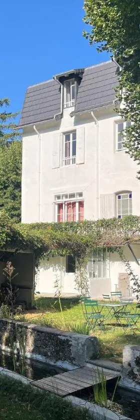 L'Etoile Maison d'hôtes Demi-pension，位于La Bastide-Puylaurent的酒店