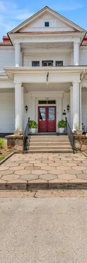 Veranda Historic Inn，位于Senoia的酒店